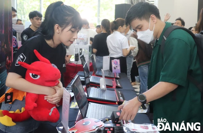 Báo Đà Nẵng: Trường Đại học Duy Tân khai mạc Tuần lễ Việc làm