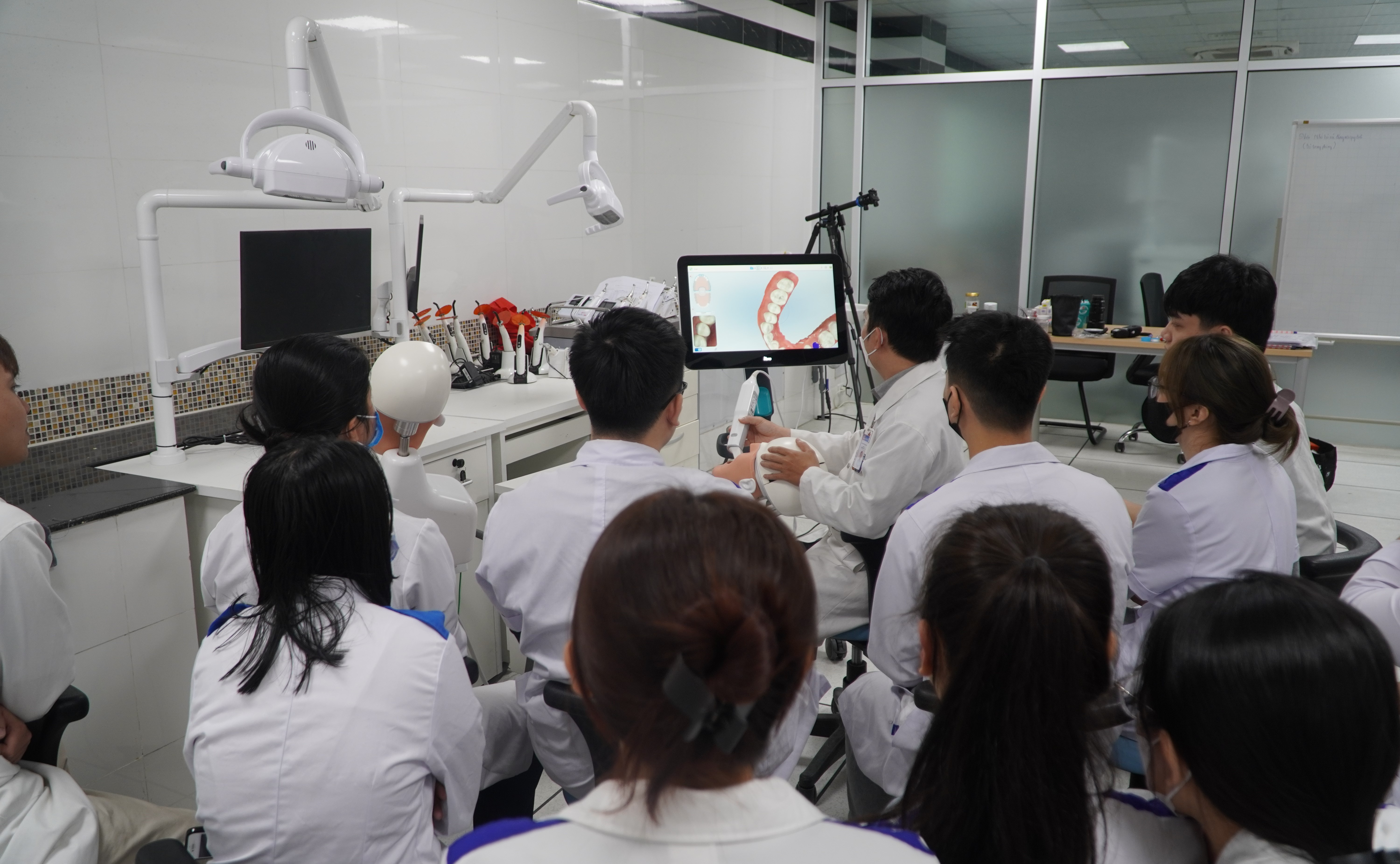 ỨNG DỤNG MÁY QUÉT TRONG MIỆNG ITERO 5D PLUS TRONG GIẢNG DẠY TẠI KHOA RĂNG HÀM MẶT, ĐẠI HỌC DUY TÂN