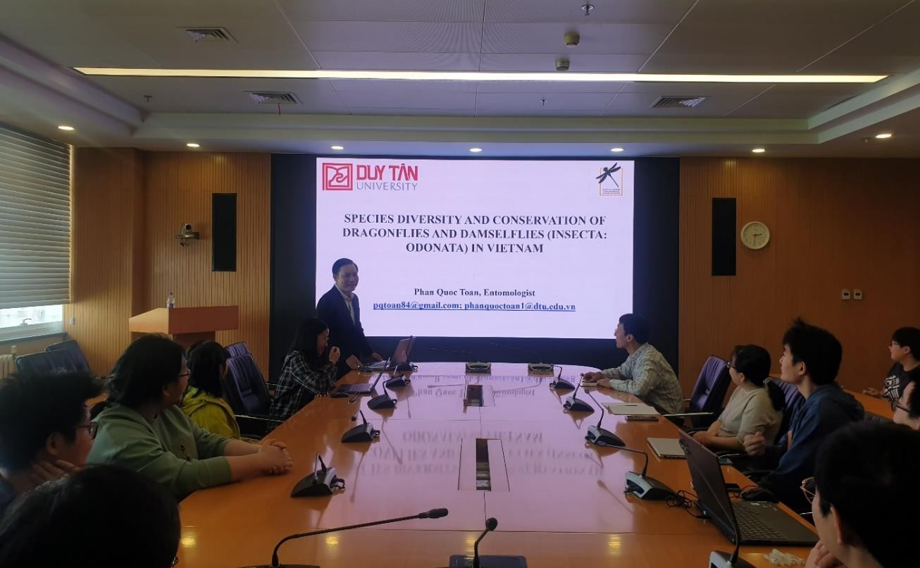 Trung tâm Nghiên cứu Côn trùng - Ký sinh trùng, Trường Y-Dược, Đại học Duy Tân đã thiết lập mối quan hệ hợp tác nghiên cứu và giảng dạy với Khoa Côn trùng học, Trường Bảo vệ thực vật, Đại học Nông nghiệp Trung Quốc.