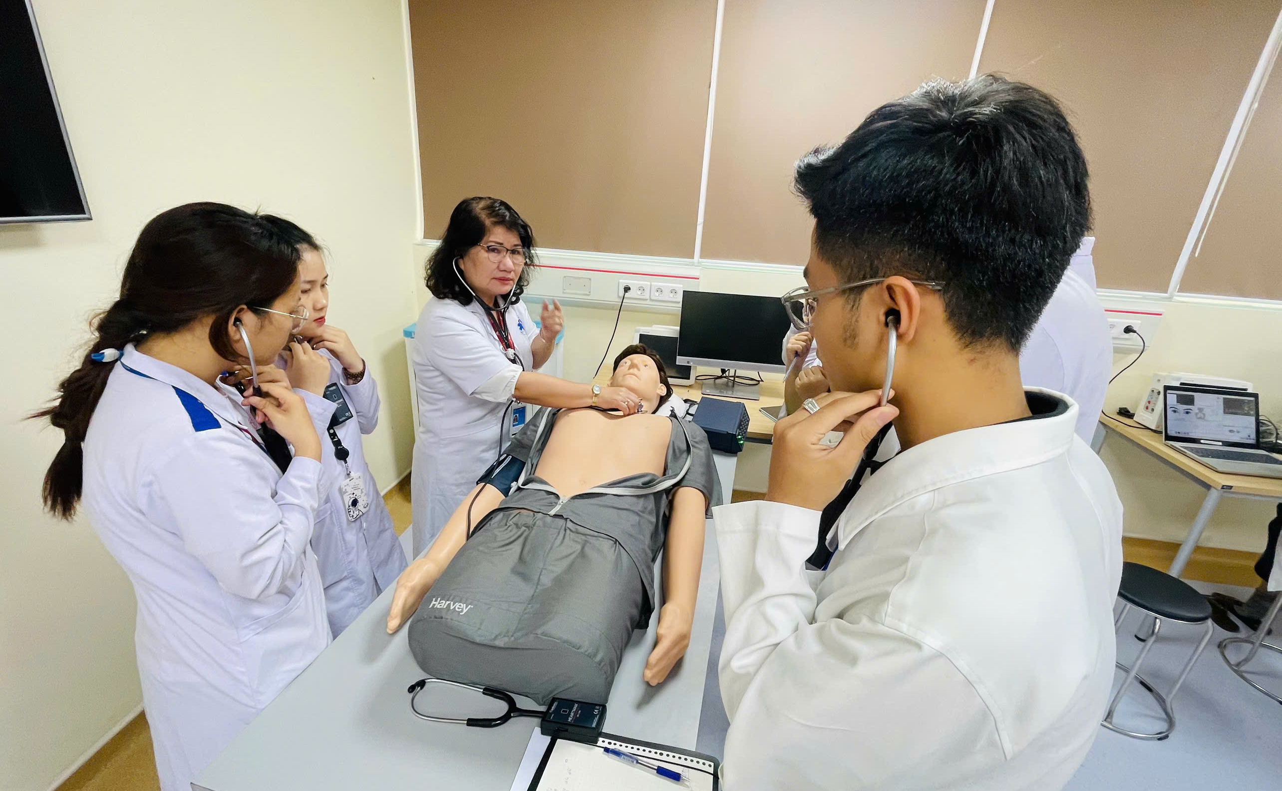 Buổi học: Khám tim với Mô hình Harvey tại Trung tâm Thực hành Mô Phỏng Y khoa