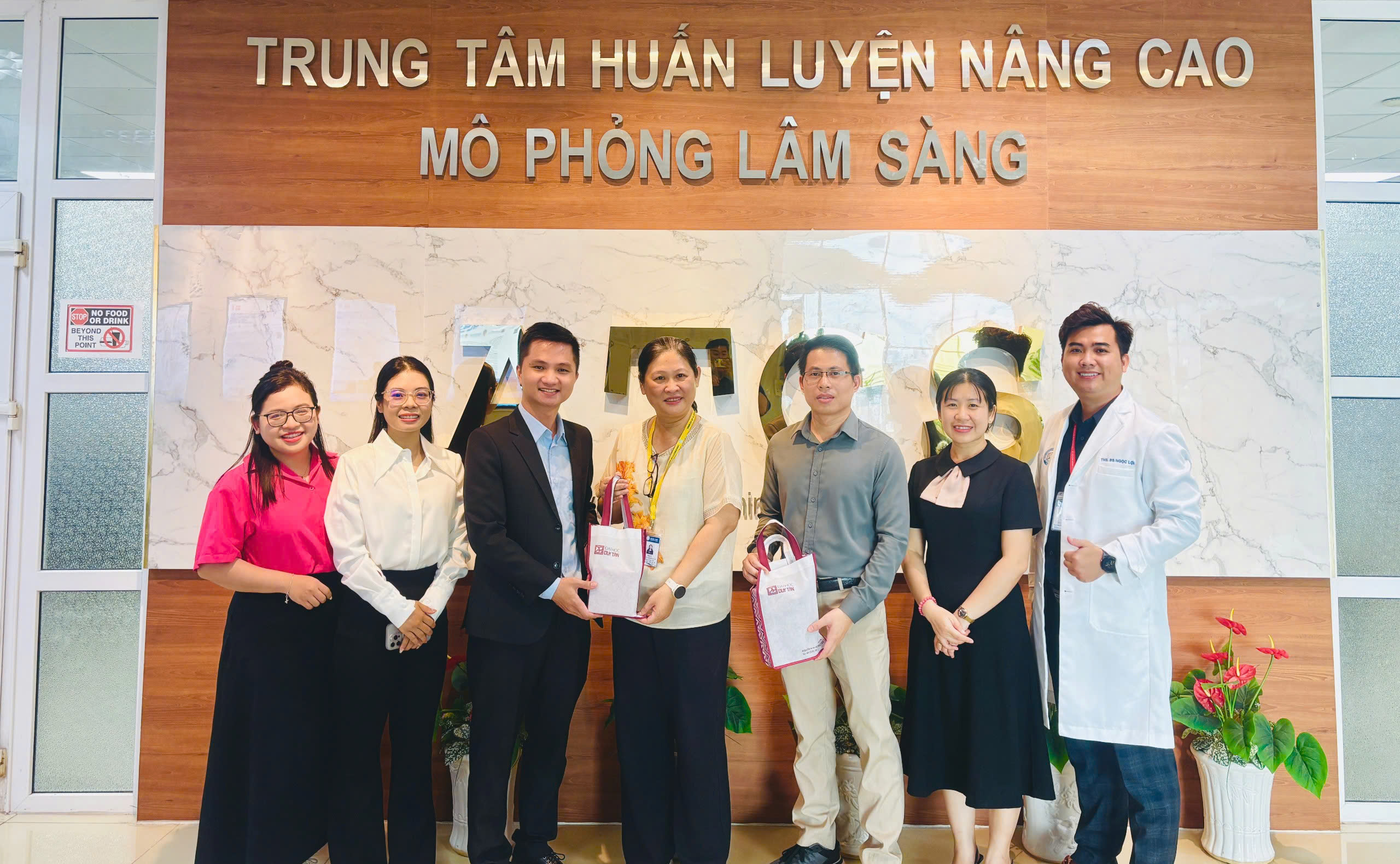 Tham quan làm việc cùng các trung tâm mô phỏng miền Nam