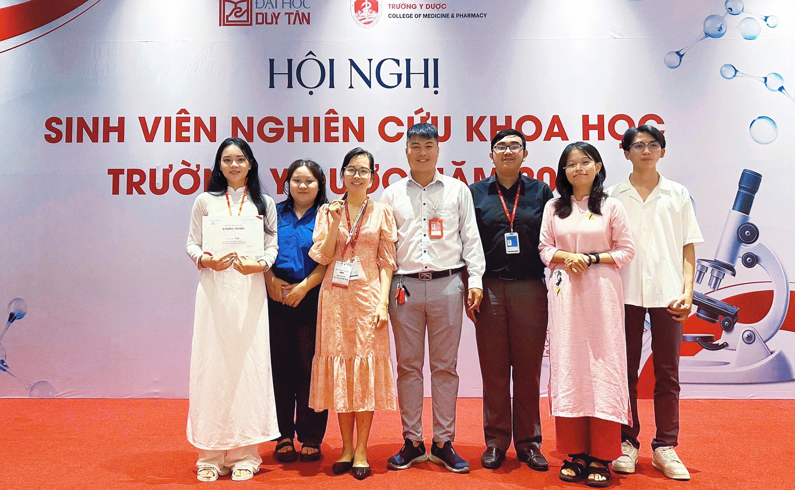 Dấu ấn nổi bật của nhóm sinh viên Trung tâm Sinh học Phân tử tại Hội nghị Nghiên cứu Khoa học Trường Y Dược 2025