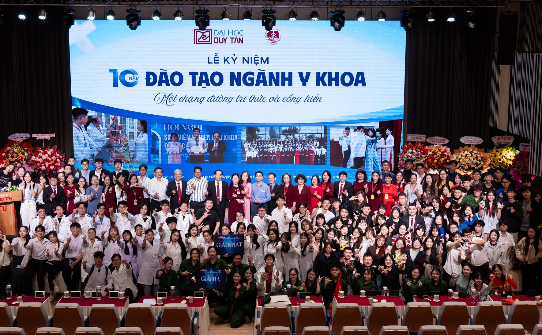 LỄ KỈ NIỆM 10 NĂM ĐÀO TẠO Y KHOA TẠI ĐẠI HỌC DUY TÂN