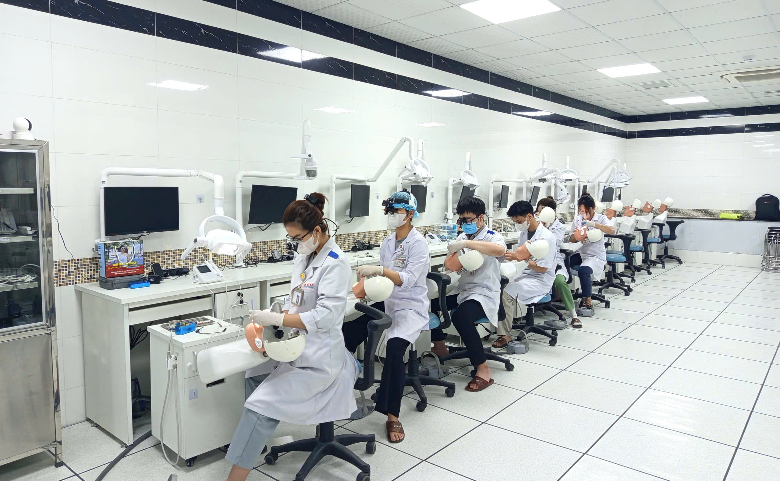 HOẠT ĐỘNG TỰ HỌC TẠI MEDSIM SAU THÁNG ĐẦU TIÊN TỔ CHỨC