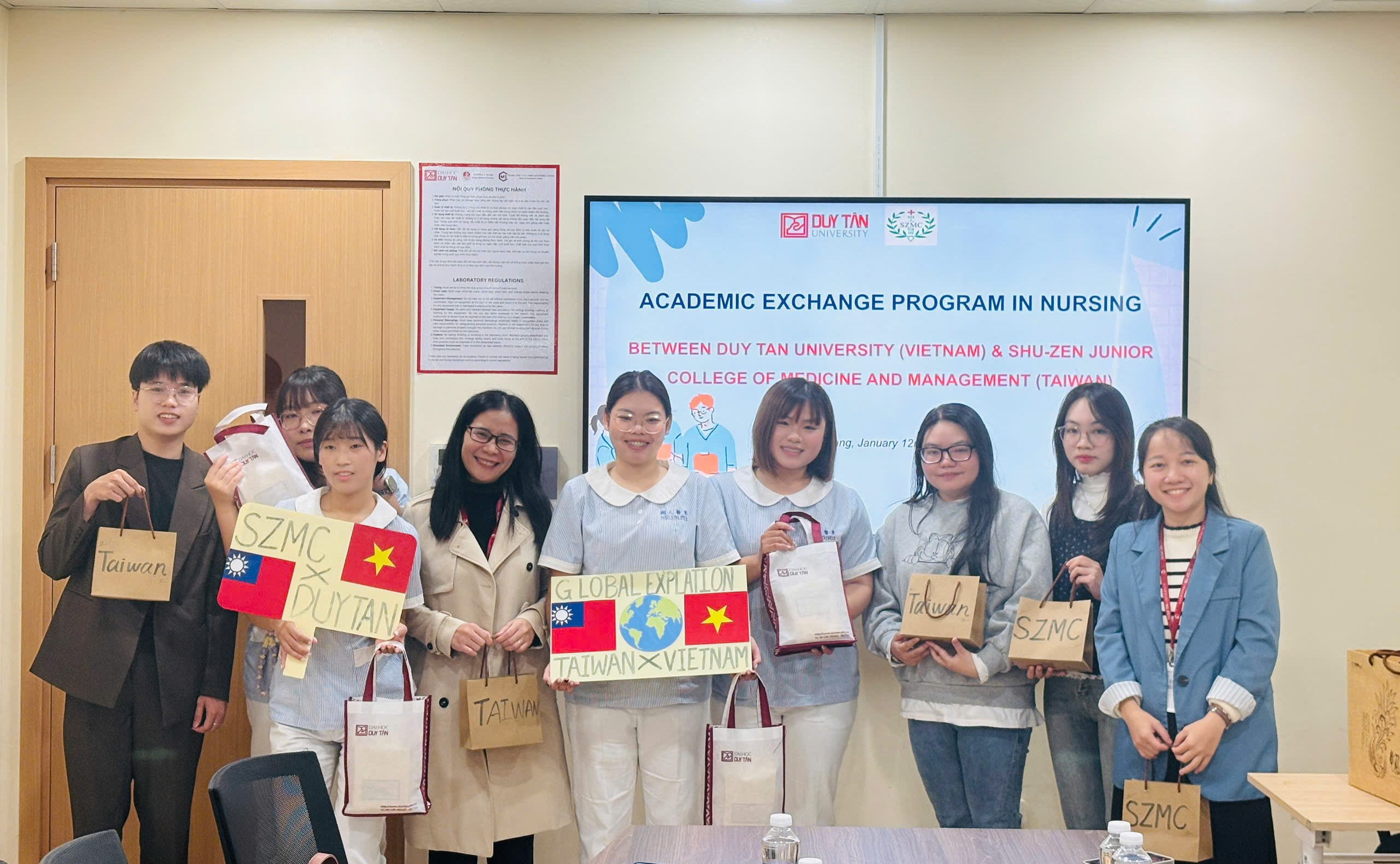 CHƯƠNG TRÌNH TRAO ĐỔI HỌC THUẬT CÙNG SINH VIÊN ĐIỀU DƯỠNG TRƯỜNG SHU-ZEN JUNIOR COLLEGE OF MEDICINE AND MANAGEMENT (ĐÀI LOAN)