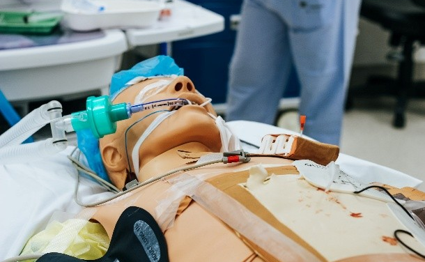 Mô phỏng có độ trung thực cao và độ trung thực thấp: Lựa chọn nào tối ưu trong đào tạo y khoa