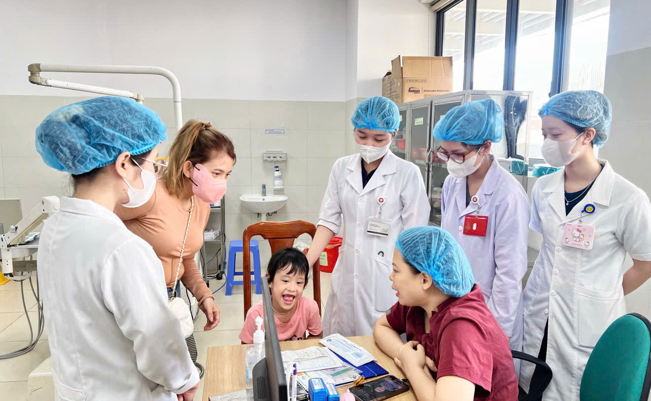 THỰC TẾ TỐT NGHIỆP – DẤU ẤN TRƯỞNG THÀNH CỦA SINH VIÊN NĂM CUỐI NGÀNH RĂNG HÀM MẶT