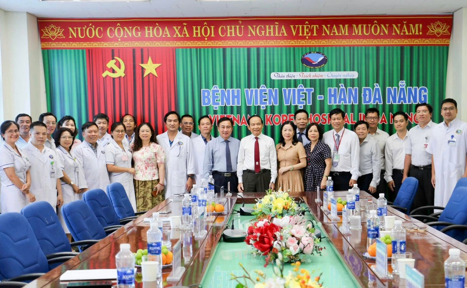 Khoa Y - Đại học Duy Tân thăm và làm việc tại Bệnh viện Việt - Hàn Đà Nẵng