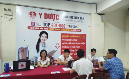 Chào đón Tân sinh viên đăng ký nguyện vọng Đại học Duy Tân năm học 2026-2027