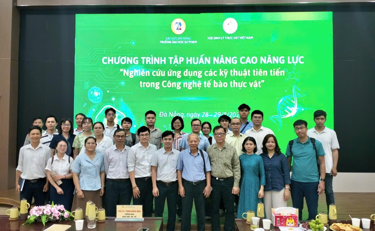 TTSHPT - NCS. Phạm Hạ Uyên tham gia chương trình tập huấn Công nghệ tế bào thực vật tiên tiến
