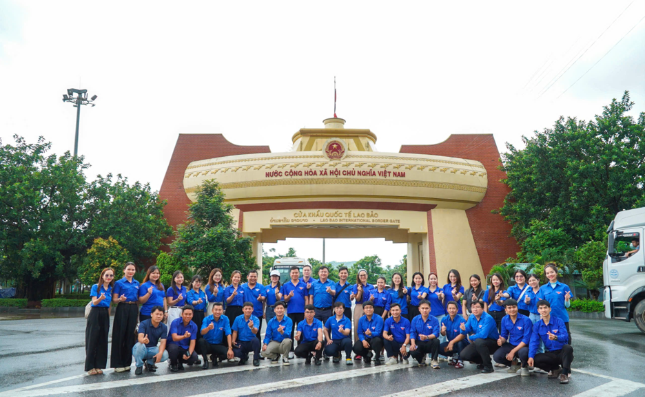 Đại học Duy Tân đồng hành cùng Thành Đoàn Đà Nẵng chăm sóc sức khỏe người dân Salavan và Sekong, Lào