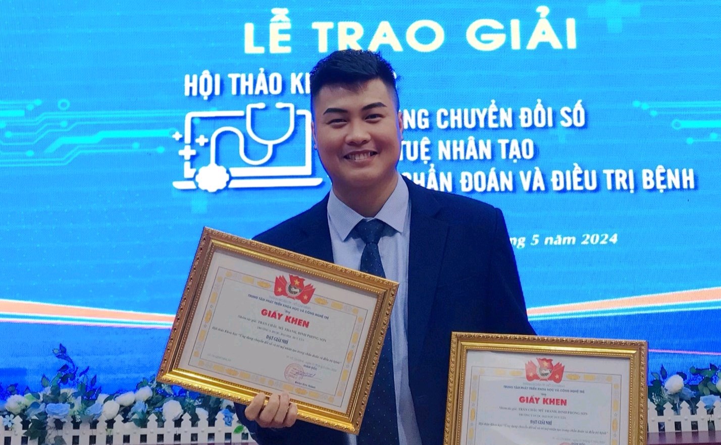 Giảng viên trường Y Dược đạt giải Nhì tại hội thảo “Ứng dụng chuyển đổi số và trí tuệ nhân tạo trong chẩn đoán và điều trị bệnh”