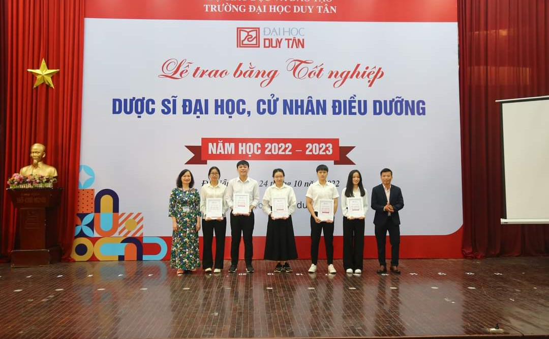 Học bổng Nam Dược - Cùng chắp cánh ước mơ sinh viên Đại học Duy Tân