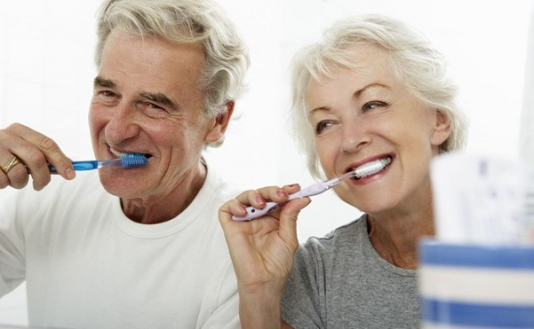 Chăm sóc sức khỏe răng miệng cho người cao tuổi – Một phần quan trọng trong chăm sóc toàn diện