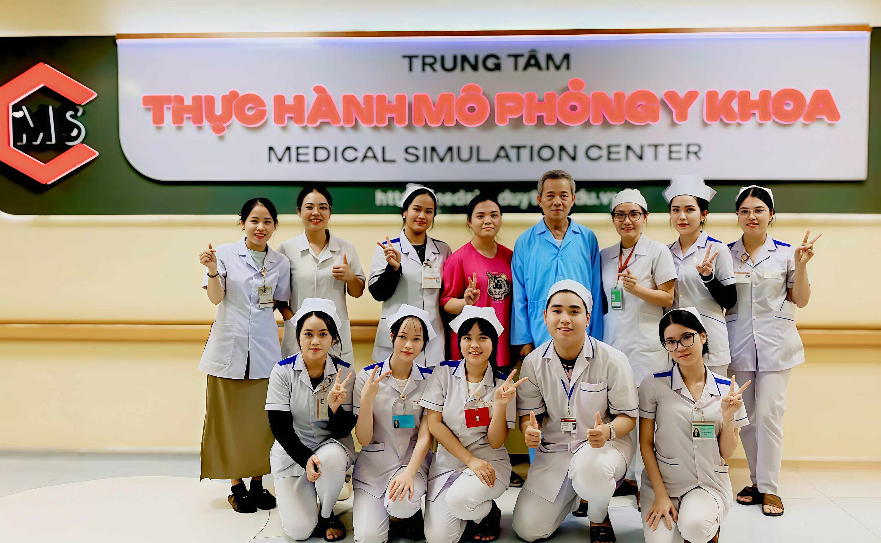 Học đi đôi với hành – Sinh viên Điều dưỡng ĐH Duy Tân rèn luyện kỹ năng lâm sàng qua học phần mô phỏng tại Trung tâm thực hành Mô phỏng Y khoa