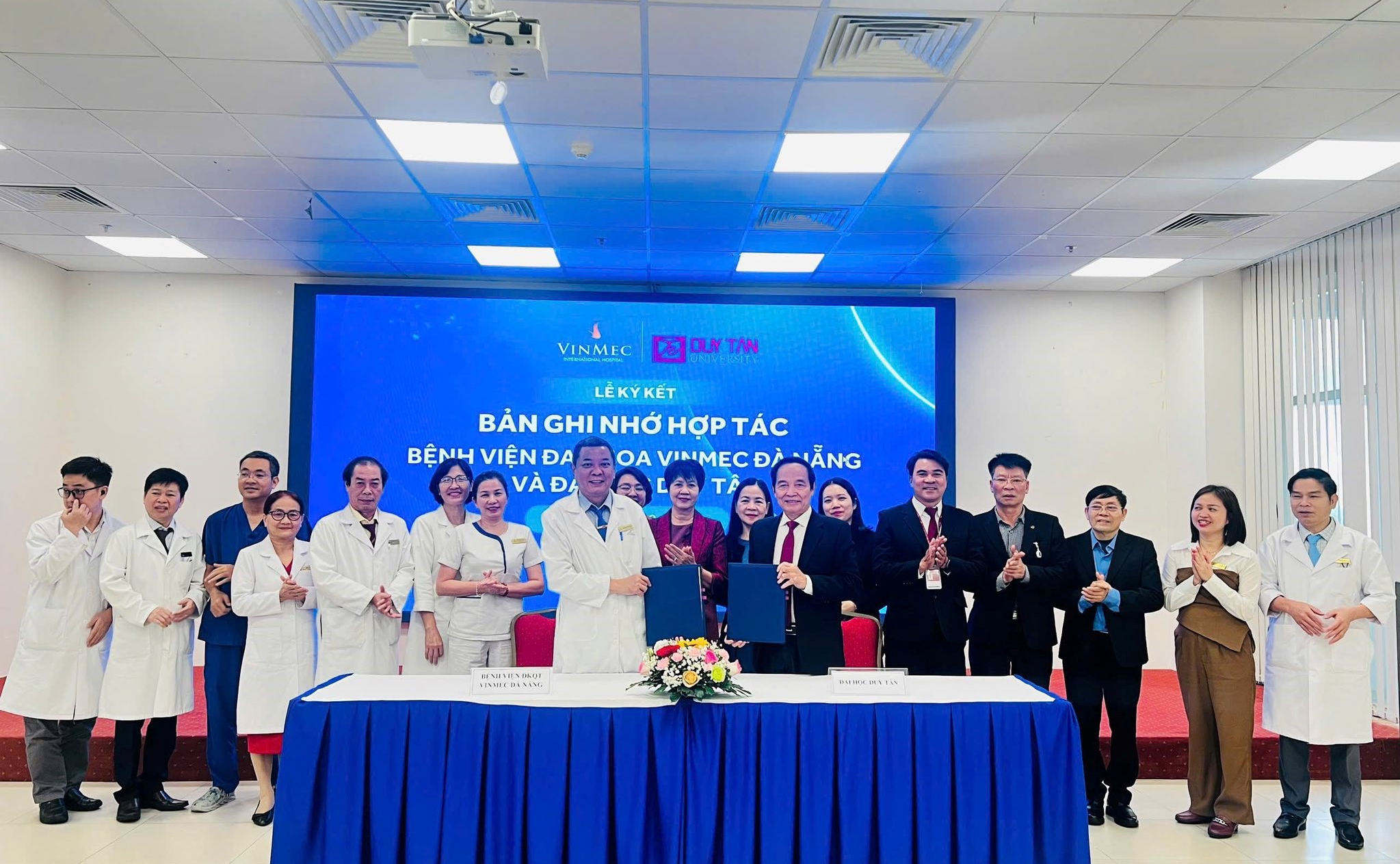 Đại học Duy Tân ký kết hợp tác với Bệnh viện Quốc Tế Vinmec Đà Nẵng – Mở rộng cơ hội đào tạo và thực hành cho sinh viên khối Khoa Học Sức Khỏe