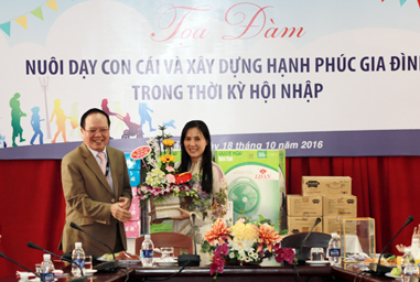 Tọa đàm về “Nuôi dạy con cái và xây dựng hạnh phúc gia đình trong thời kỳ hội nhập”