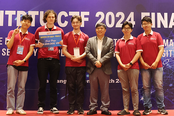 Kịch tính tại Vòng Chung kết Cuộc thi An toàn Thông tin Quốc tế 2024 tại Đại học Duy Tân