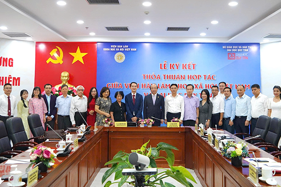 Đại học Duy Tân và Viện Hàn lâm Khoa học Xã hội Việt Nam ký kết Thỏa thuận Hợp tác