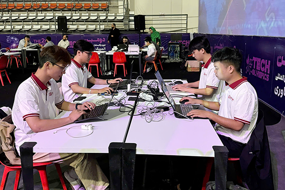 Sinh viên Đại học Duy Tân đạt thành tích cao tại Vòng Attack-Defense CTF Cuộc thi Iran Tech Olympics CTF 2025