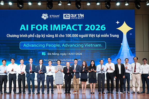 Đại học Duy Tân phối hợp STEAM for Vietnam phổ cập AI cho người Việt ở miền Trung