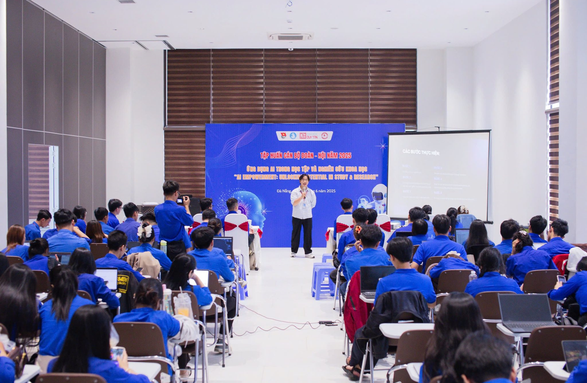 TẬP HUẤN ỨNG DỤNG AI TRONG HỌC TẬP & NGHIÊN CỨU KHOA HỌC