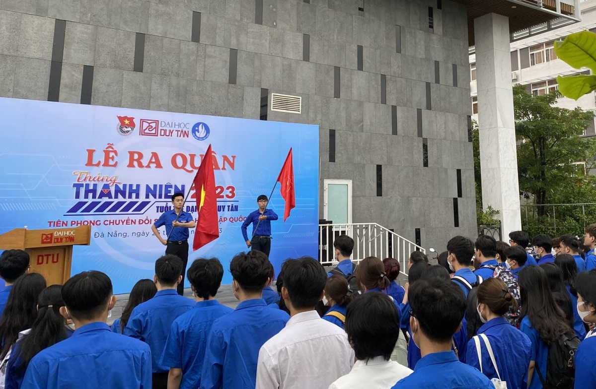 TUỔI TRẺ ĐẠI HỌC DUY TÂN TỔ  CHỨC LỄ RA QUÂN THÁNG THANH NIÊN NĂM 2023 VÀ KẾT NẠP ĐOÀN VIÊN MỚI NĂM 2023✨