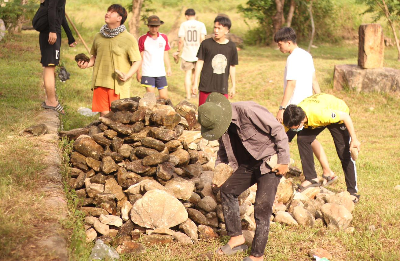 [CHIẾN DỊCH MÙA HÈ XANH 2023] - CẢI TẠO CẢNH QUAN VÀ TRỒNG CÂY QUANH NHÀ VĂN HOÁ ĐỒNG BÀO DÂN TỘC COR