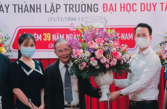 THÀNH ĐOÀN ĐÀ NẴNG THĂM VÀ CHÚC MỪNG NGÀY NHÀ GIÁO VIỆT NAM