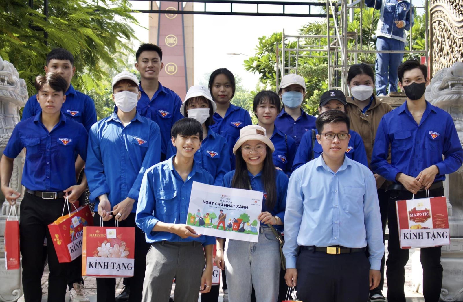 {Chiến dịch Tình nguyện hè 2023} RA QUÂN "NGÀY CHỦ NHẬT XANH" 