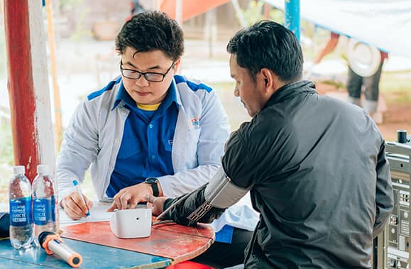 Ngô Đình Nam Sinh viên khoa Y của Đại học Duy Tân và Hành trình Sẻ chia Hạnh phúc