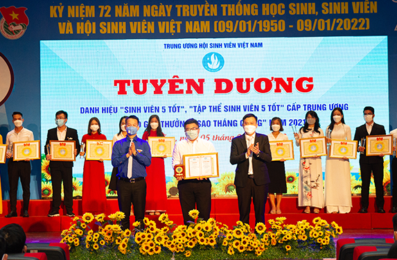 Ngô Đình Nam: Sống là cho đâu chỉ nhận riêng mình