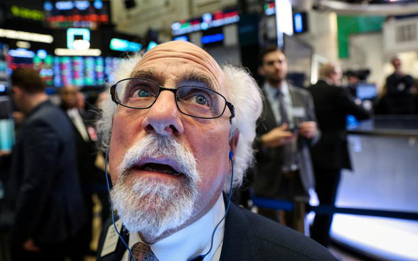 "Cơn ác mộng" Covid-19: "Thủ phạm" cuỗm mất 5.000 tỷ USD của thị trường tài chính thế giới trong tuần qua, đè bẹp hàng loạt ngành sản xuất - dịch vụ, kéo tụt tăng trưởng kinh tế toàn cầu