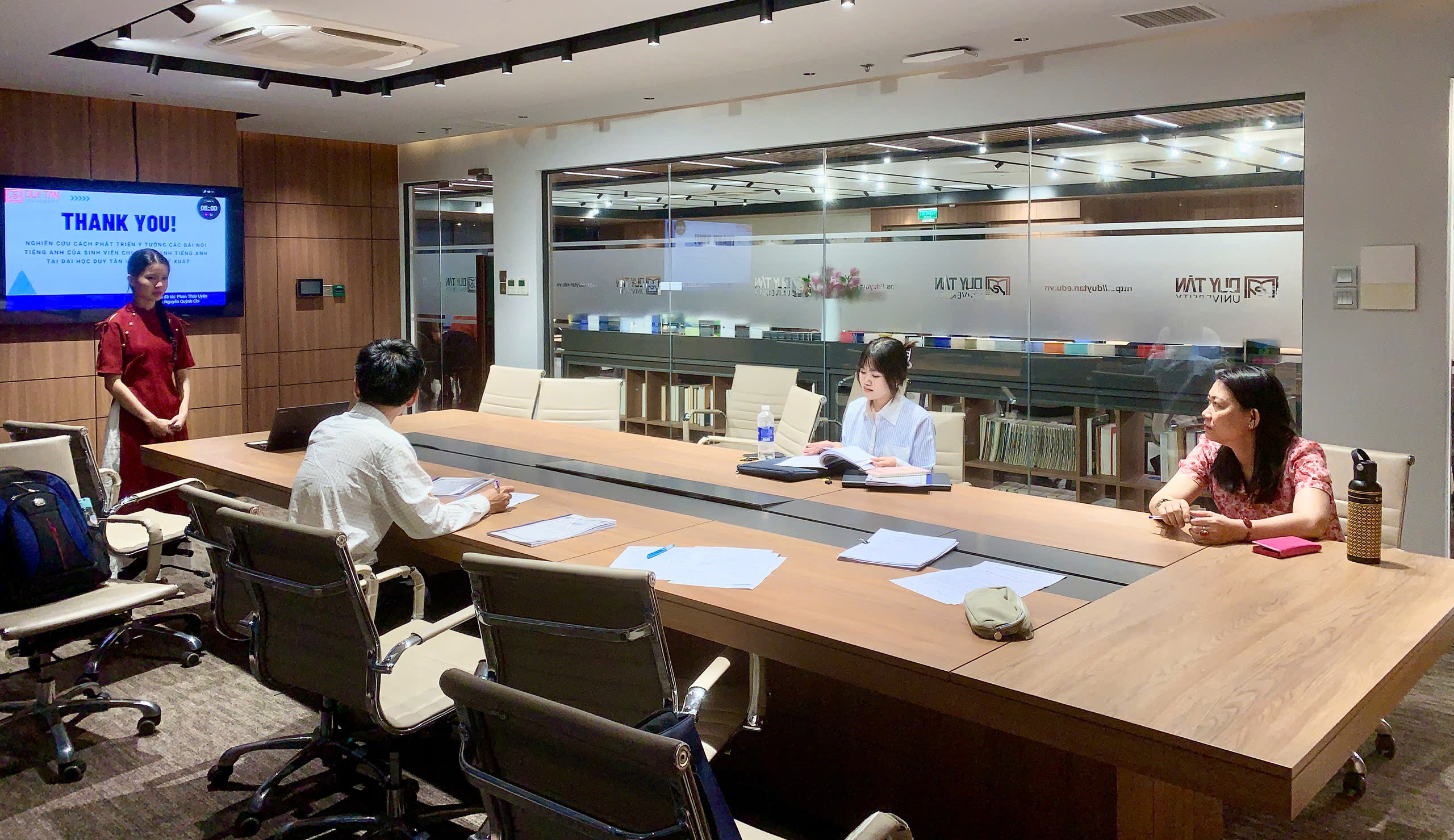 STUDENT RESEARCH CONFERENCE HIGHLIGHTS ACADEMIC EXCELLENCE IN ENGLISH STUDIES AT DUY TAN UNIVERSITY