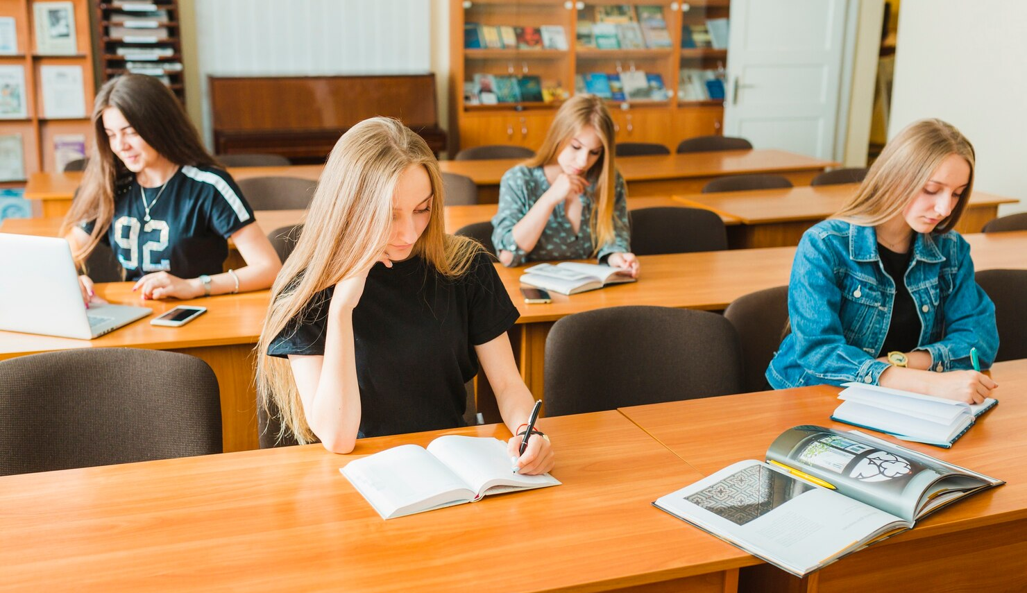 HOW TO WRITE AN EFFECTIVE NEWSPAPER ARTICLE