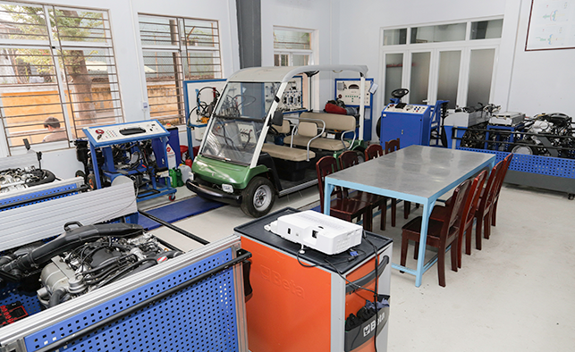 Hệ thống Xưởng Thực hành Ô tô tại Đại học Duy Tân