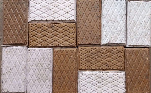 Dùng nhựa phế thải để sản xuất gạch nhựa lát vỉa hè