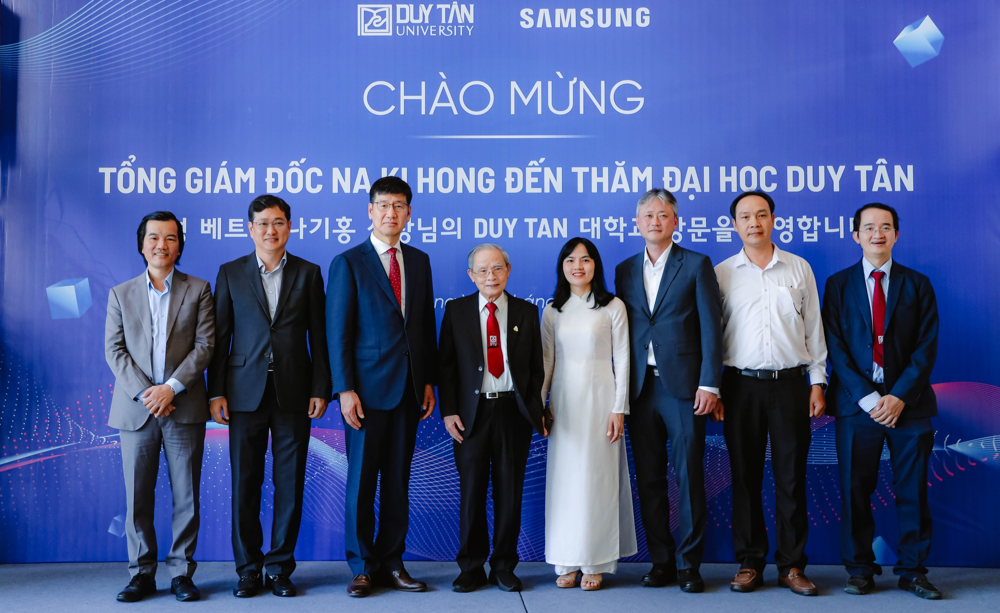 TỔNG GIÁM ĐỐC SAMSUNG VIETNAM NA KI HONG ĐẾN THĂM ĐẠI HỌC DUY TÂN