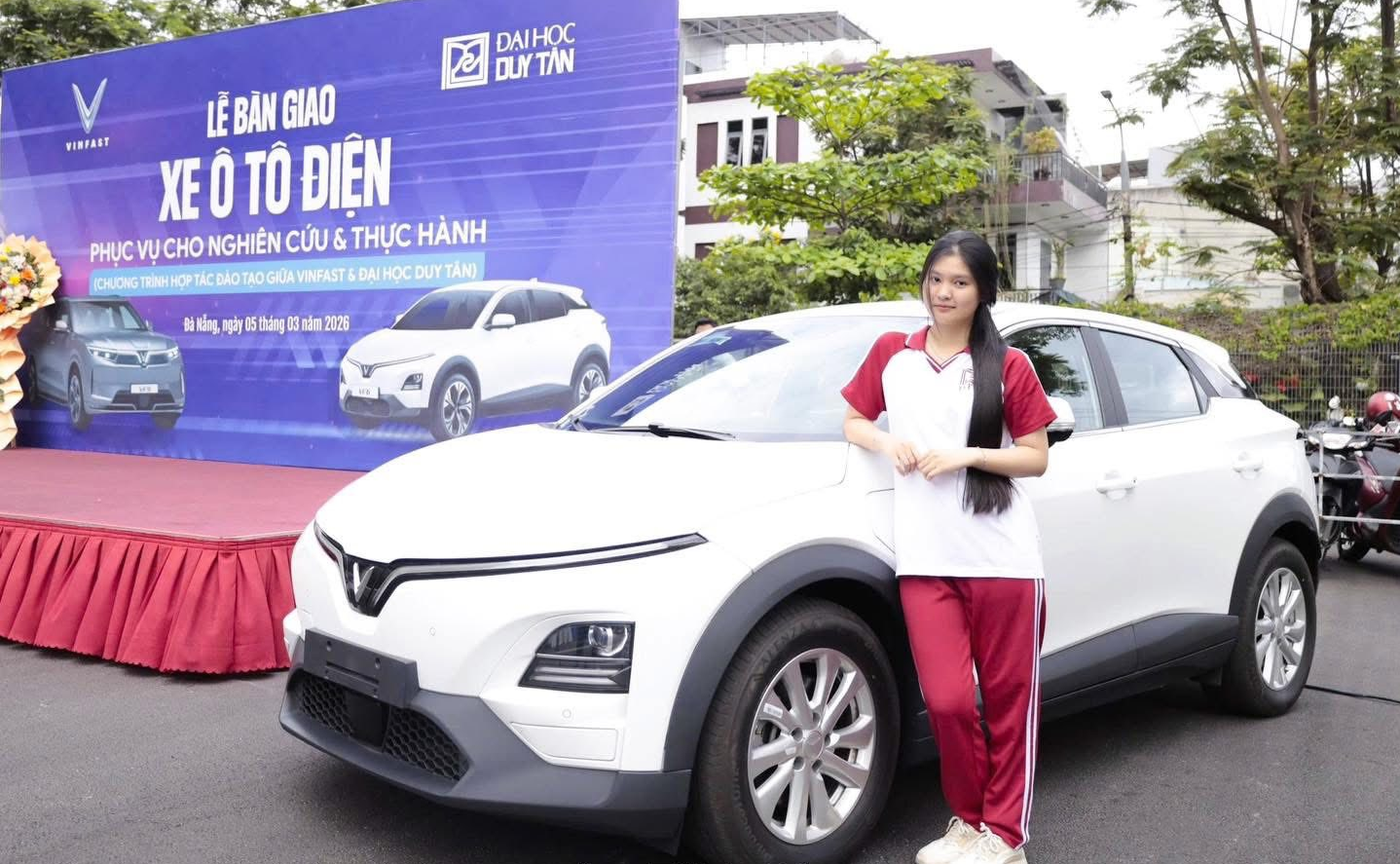 Lễ bàn giao xe thực hành từ VinFast cho sinh viên ngành Công nghệ Kỹ thuật Ô tô – Đại học Duy Tân