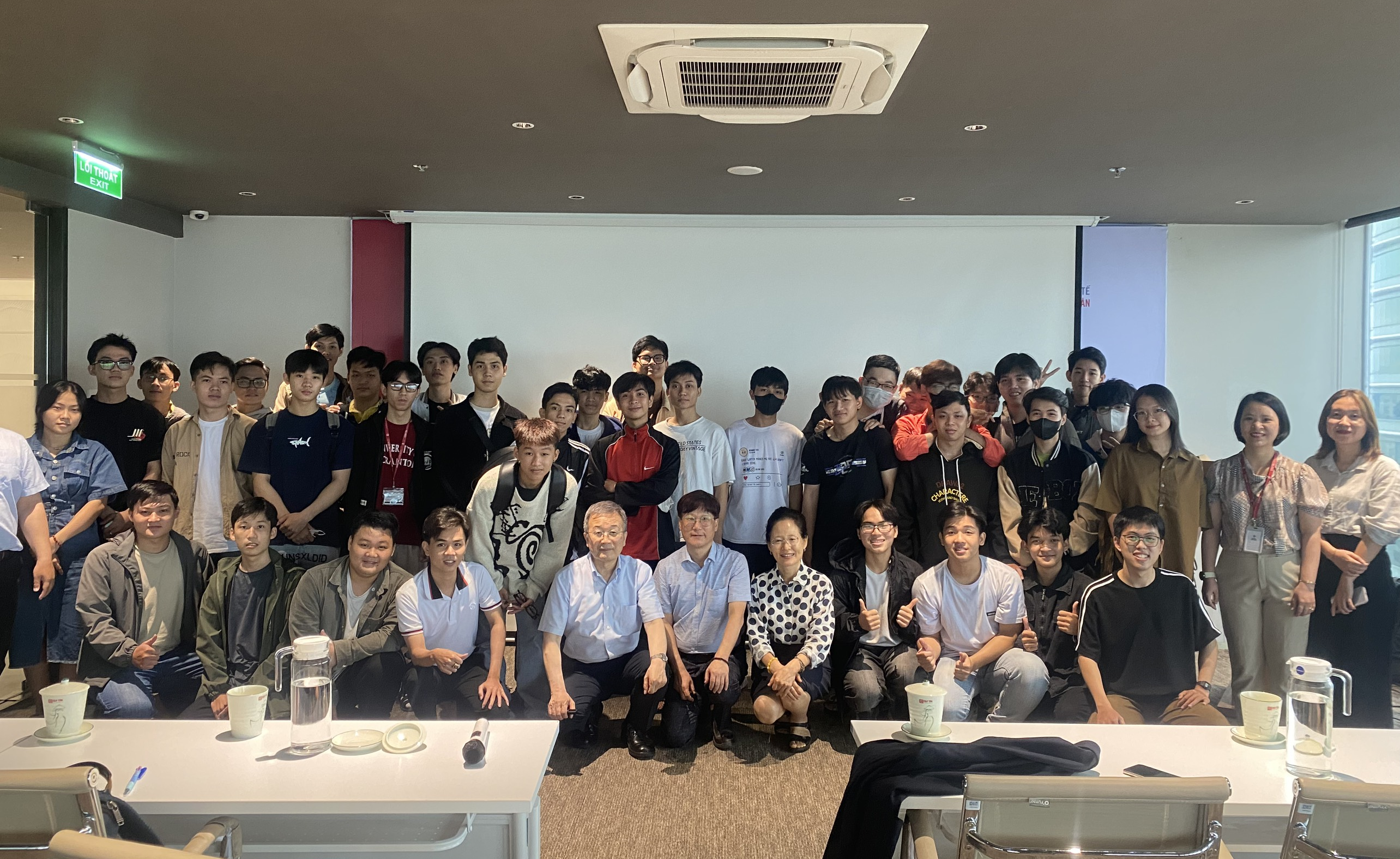 HỌC CÙNG GIÁO SƯ NƯỚC NGOÀI TẠI TRƯỜNG ĐÀO TẠO QUỐC TẾ - HƯỚNG TỚI MỘT CỘNG ĐỒNG MỚI