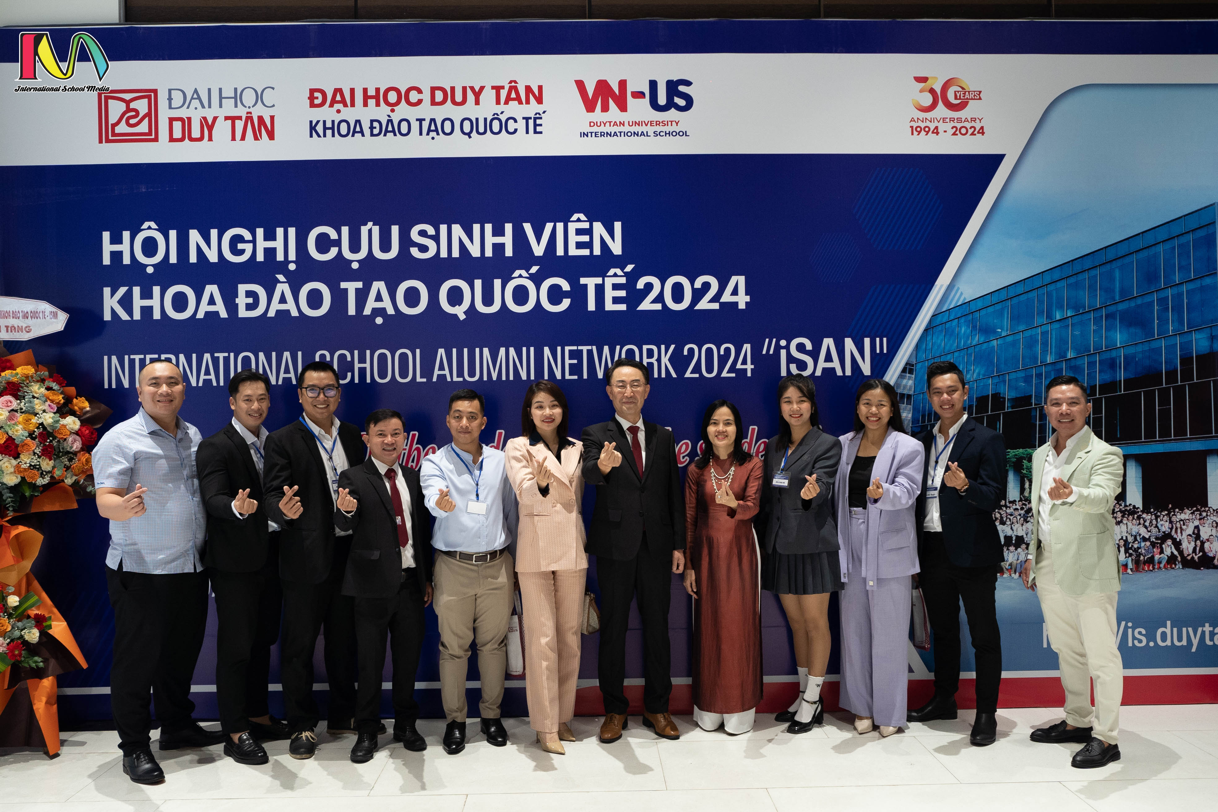 The International School Alumni Network (iSAN)