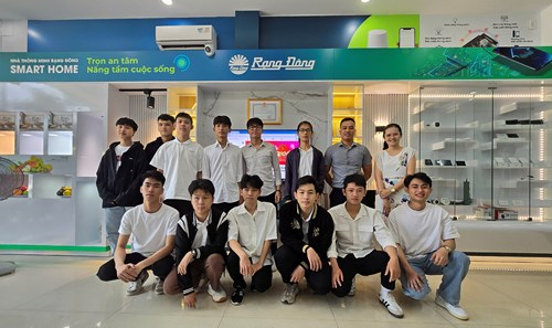 Hoạt động ngoại khóa cho sinh viên khoa Điện - Điện tử