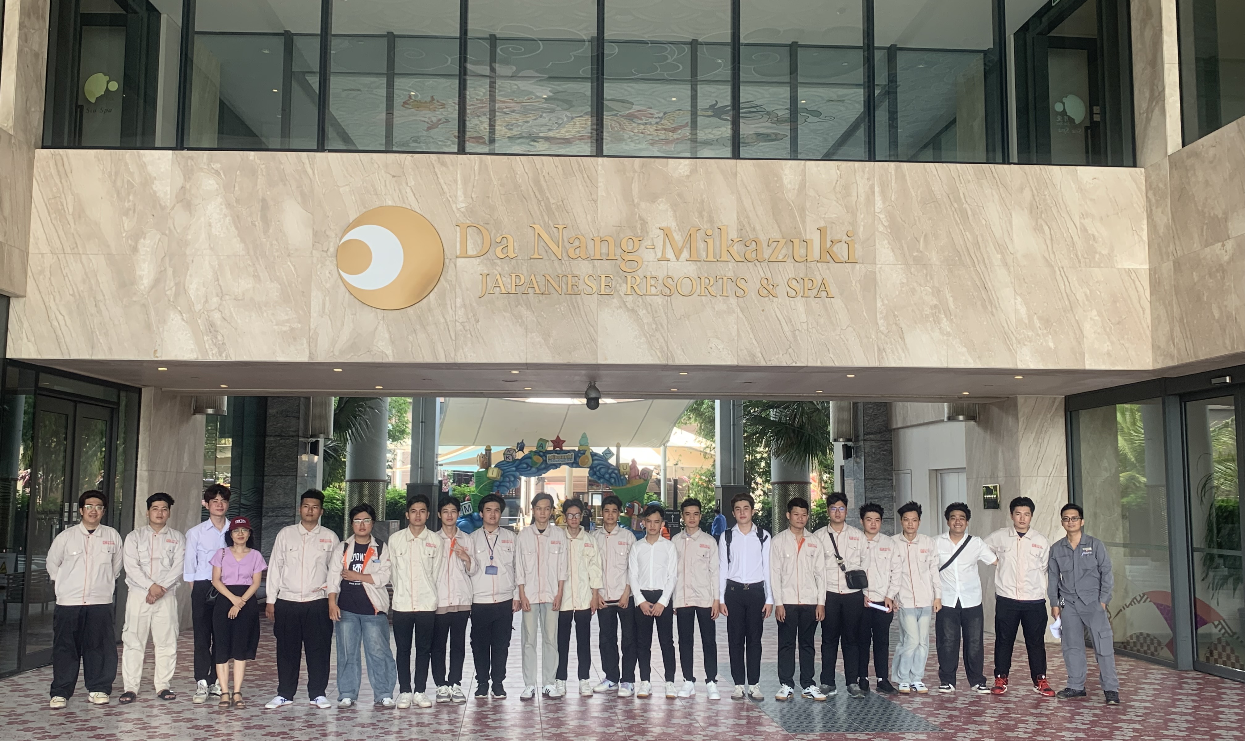 Sinh viên K31EKD tham quan kiến tập tại công ty TNHH Mikazuki Việt Nam