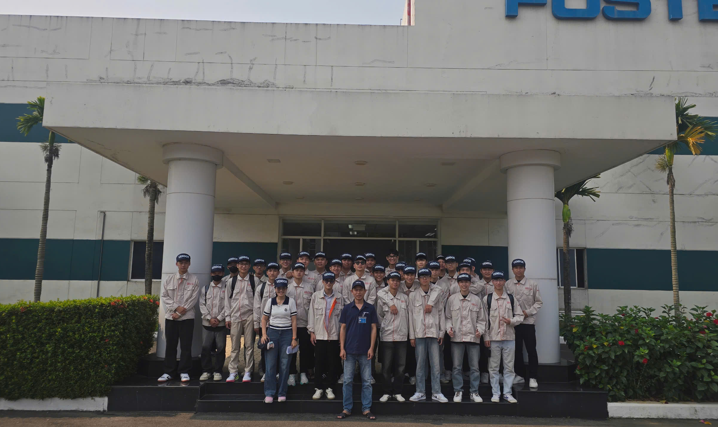 Chuyến tham quan Nhà máy Foster – Cầu nối định hướng nghề nghiệp cho sinh viên Kỹ thuật Điều khiển và Tự động hóa