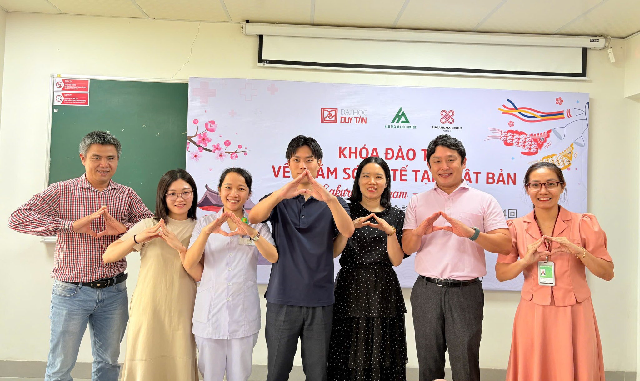 KHÓA TẬP HUẤN SAKURA PROGRAM LẦN THỨ 4:  CƠ HỘI TIẾP CẬN HỆ THỐNG CHĂM SÓC Y TẾ CHUẨN NHẬT BẢN CHO SINH VIÊN ĐIỀU DƯỠNG ĐẠI HỌC DUY TÂN