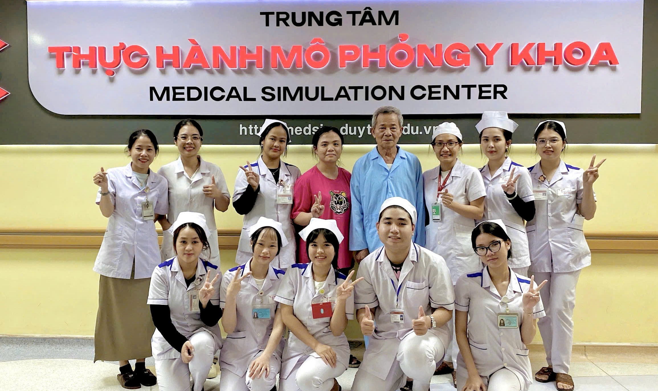 HỌC MÔ PHỎNG – TRẢI NGHIỆM THỰC TẾ GIÚP SINH VIÊN ĐIỀU DƯỠNG ĐẠI HỌC DUY TÂN TỰ TIN BƯỚC VÀO NGHỀ