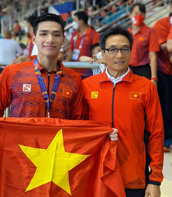 Từ cậu bé học bơi để sinh tồn đến “Chàng trai Vàng trong làng bơi lội Việt Nam