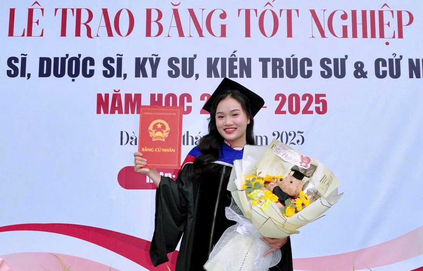 CHÚC MỪNG CỰU SINH VIÊN NGUYỄN THỊ THƠM XUẤT SẮC NHẬN HỌC BỔNG TOÀN PHẦN THẠC SĨ TẠI ROMANIA