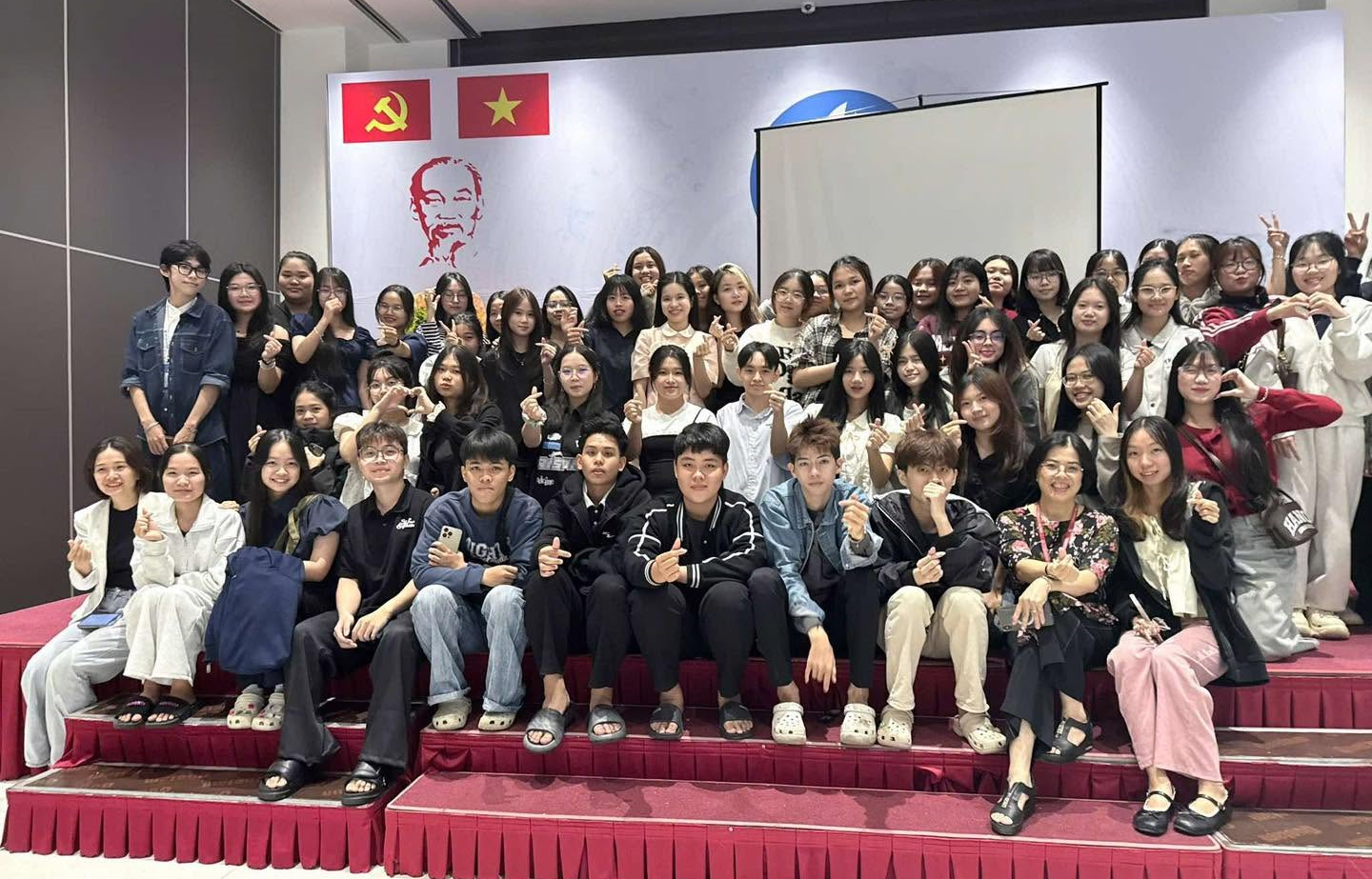 BƯỚC RA THẾ GIỚI, KIẾN TẠO TƯƠNG LAI CÙNG NGÀNH QUAN HỆ QUỐC TẾ!