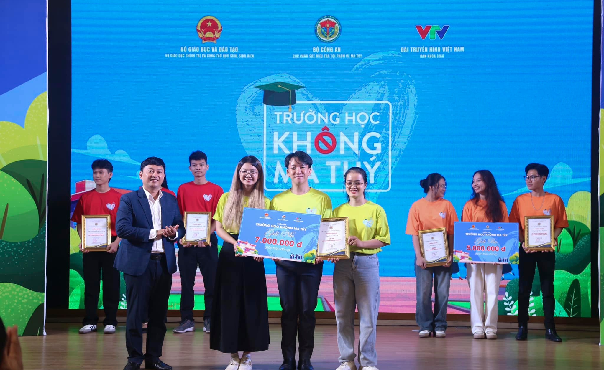 Sinh viên Luật và hành trình chinh phục cuộc thi "Trường học không ma túy"